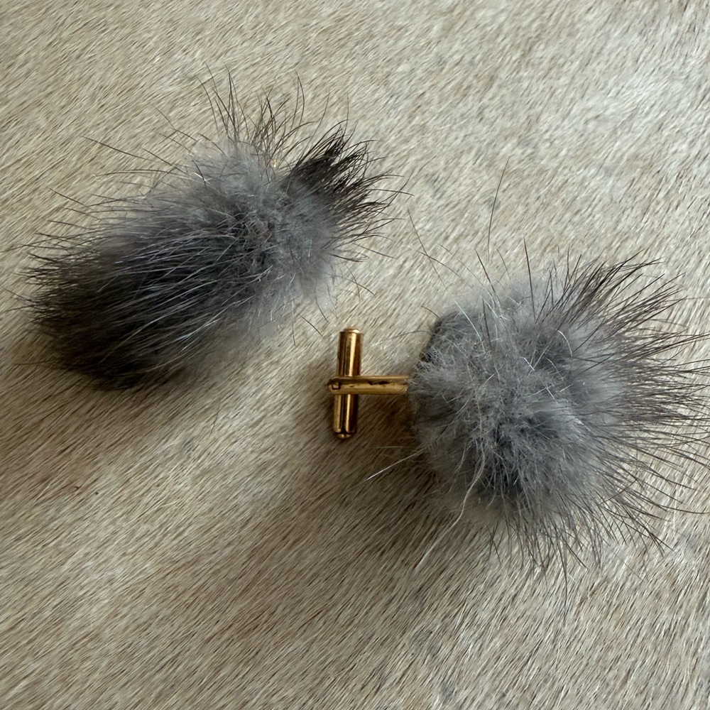 Vintage Fur keychain, cuff links, ring, earrings and pen - Picture 9 of 10